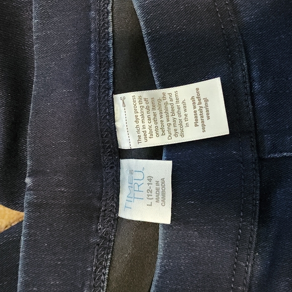 COPY - Dark Blue jegging Capris - Picture 4 of 4